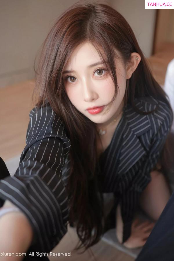   [XiuRen]高清写真图 2025.05.16 No.10285 奶油猫呀 魅惑黑丝第65张图片